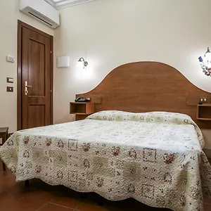 Отель 4 Coronati, Рим
